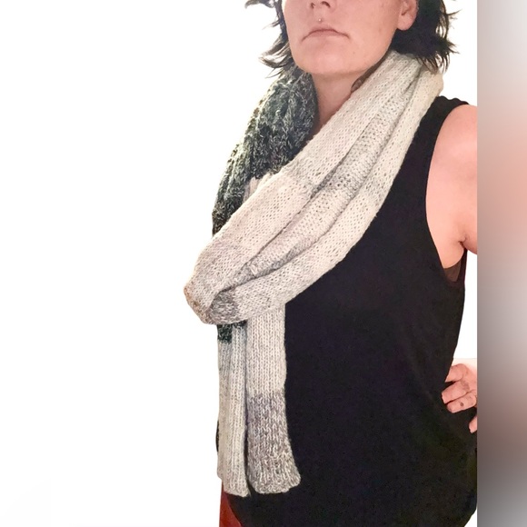 HAND KNITTED SWEATER SCARF WRAP- WILL FIT SIZES LARGE-3X 🧶 - Picture 9 of 10